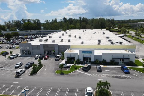 Commercial property in Homestead, Florida № 1861810 - photo 1