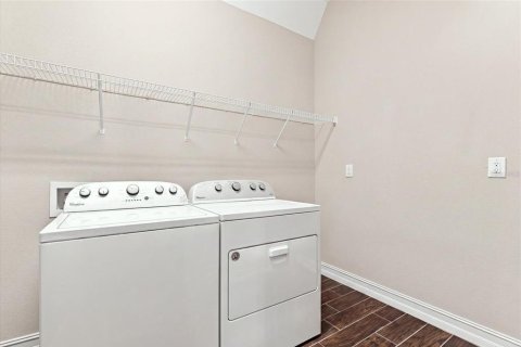 House in Lakewood Ranch, Florida 2 bedrooms, 174.56 sq.m. № 2235573 - photo 30