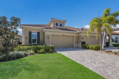 House in Lakewood Ranch, Florida 2 bedrooms, 174.56 sq.m. № 2235573 - photo 2