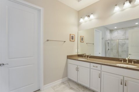 House in Lakewood Ranch, Florida 2 bedrooms, 174.56 sq.m. № 2235573 - photo 21