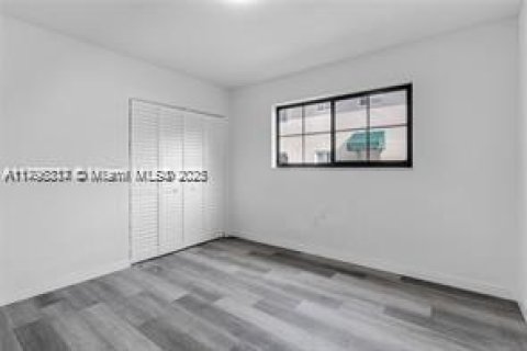 Casa en alquiler en Coral Gables, Florida, 3 dormitorios, 135.64 m2 № 1936729 - foto 14