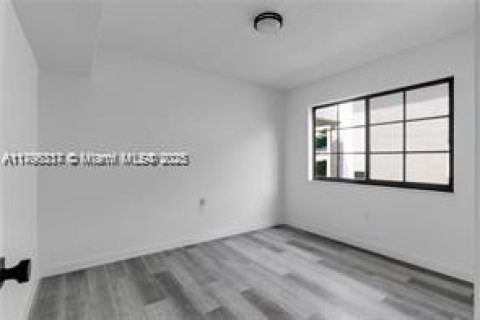 Casa en alquiler en Coral Gables, Florida, 3 dormitorios, 135.64 m2 № 1936729 - foto 15