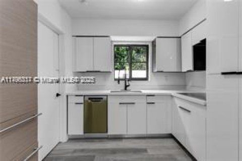 Casa en alquiler en Coral Gables, Florida, 3 dormitorios, 135.64 m2 № 1936729 - foto 8