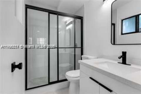 Casa en alquiler en Coral Gables, Florida, 3 dormitorios, 135.64 m2 № 1936729 - foto 11