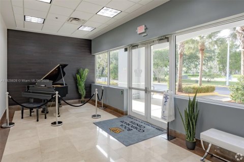 Commercial property in Boca Raton, Florida № 1794829 - photo 4