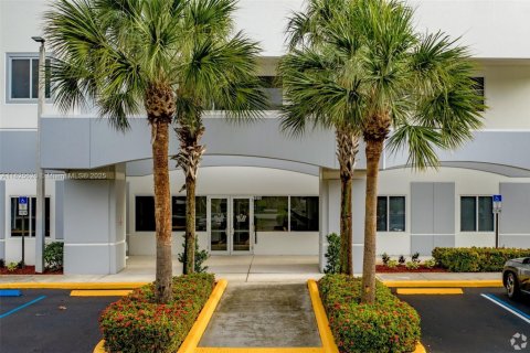 Commercial property in Boca Raton, Florida № 1794829 - photo 3