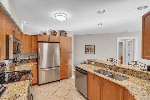 Condo in Fort Myers, Florida, 2 bedrooms  № 1799890 - photo 22