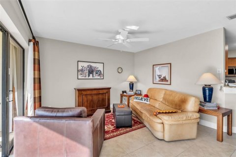 Condo in Fort Myers, Florida, 2 bedrooms  № 1799890 - photo 14