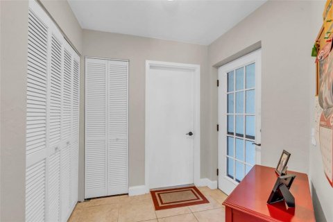 Condo in Fort Myers, Florida, 2 bedrooms  № 1799890 - photo 13