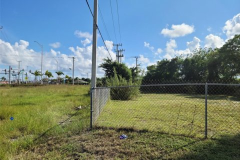 Propiedad comercial en venta en Riviera Beach, Florida № 2047338 - foto 3