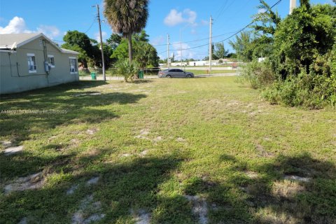Propiedad comercial en Riviera Beach, Florida № 2047338