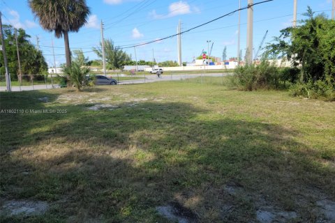Propiedad comercial en venta en Riviera Beach, Florida № 2047338 - foto 6