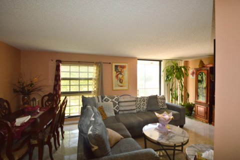 Copropriété à vendre à Lauderhill, Floride: 2 chambres, 119.84 m2 № 2083885 - photo 2