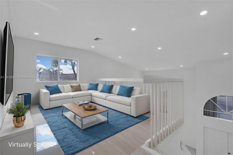 House in Doral, Florida 5 bedrooms, 238.67 sq.m. № 1776128 - photo 13