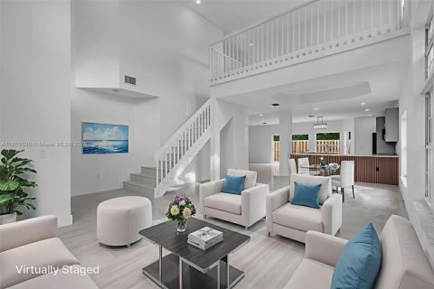 House in Doral, Florida 5 bedrooms, 238.67 sq.m. № 1776128 - photo 3