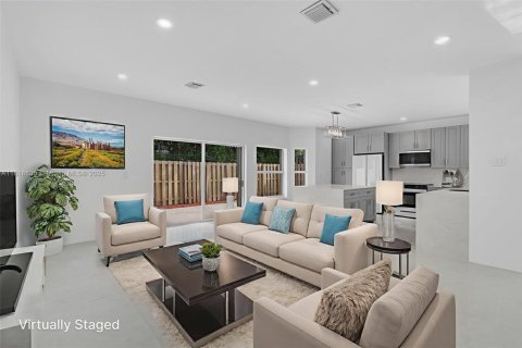 House in Doral, Florida 5 bedrooms, 238.67 sq.m. № 1776128 - photo 6
