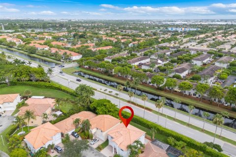 House in Doral, Florida 5 bedrooms, 238.67 sq.m. № 1776128 - photo 28
