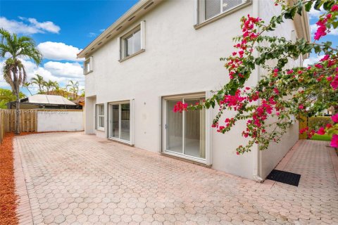 House in Doral, Florida 5 bedrooms, 238.67 sq.m. № 1776128 - photo 26