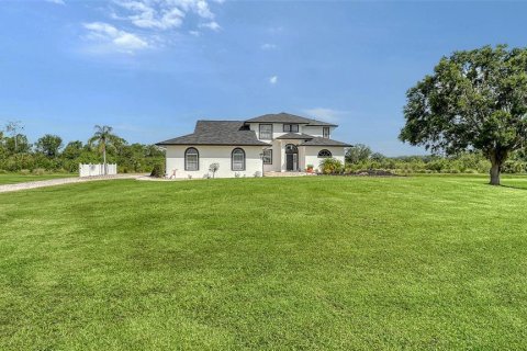Купить виллу или дом в Сарасота, Флорида 9 комнат, 385.73м2, № 1826483 - фото 5