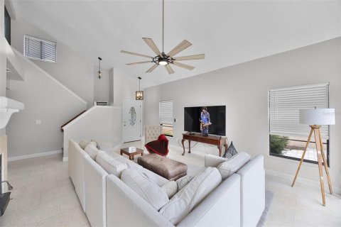 House in Lake Mary, Florida 2 bedrooms, 131.18 sq.m. № 1909301 - photo 12