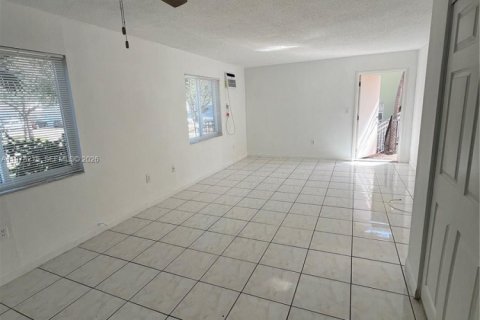 Apartment in Miami Beach, Florida 41.81 sq.m. № 2041878 - photo 7