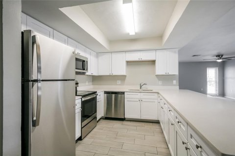 Casa en alquiler en Spring Hill, Florida, 3 dormitorios, 159.42 m2 № 1906841 - foto 4