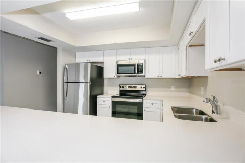 Casa en alquiler en Spring Hill, Florida, 3 dormitorios, 159.42 m2 № 1906841 - foto 5