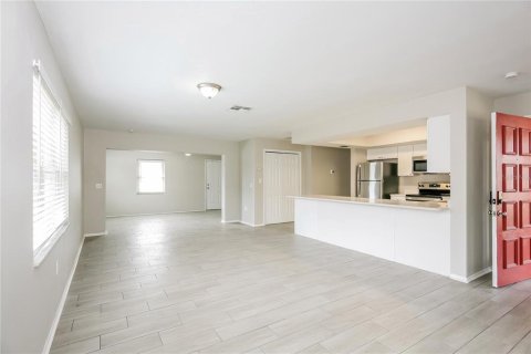 Casa en alquiler en Spring Hill, Florida, 3 dormitorios, 159.42 m2 № 1906841 - foto 3