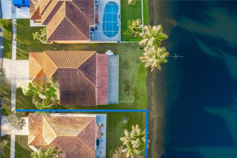 House in Miramar, Florida 4 bedrooms, 205.59 sq.m. № 1993864 - photo 8