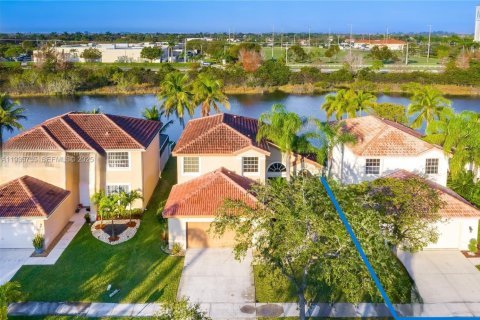 House in Miramar, Florida 4 bedrooms, 205.59 sq.m. № 1993864 - photo 7