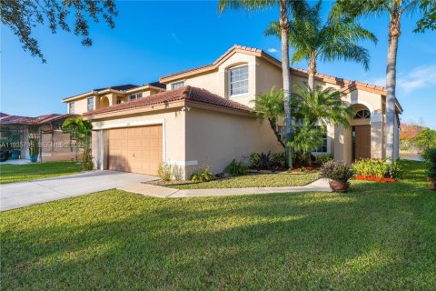 House in Miramar, Florida 4 bedrooms, 205.59 sq.m. № 1993864 - photo 2
