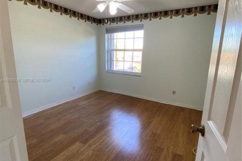 House in Miramar, Florida 4 bedrooms, 205.59 sq.m. № 1993864 - photo 24