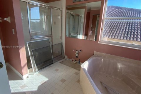 House in Miramar, Florida 4 bedrooms, 205.59 sq.m. № 1993864 - photo 29