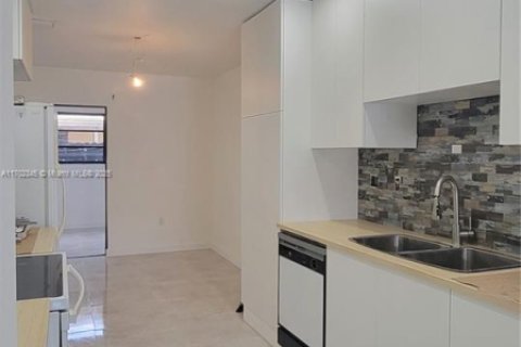 Condo in Sweetwater, Florida, 2 bedrooms  № 1863580 - photo 7