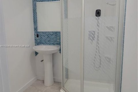 Condo in Sweetwater, Florida, 2 bedrooms  № 1863580 - photo 6