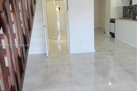 Condo in Sweetwater, Florida, 2 bedrooms  № 1863580 - photo 9