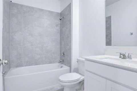 Touwnhouse à vendre à Davenport, Floride: 4 chambres, 180.6 m2 № 2097402 - photo 13