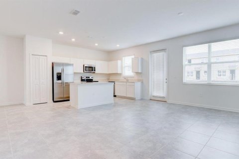Touwnhouse à vendre à Davenport, Floride: 4 chambres, 180.6 m2 № 2097402 - photo 11