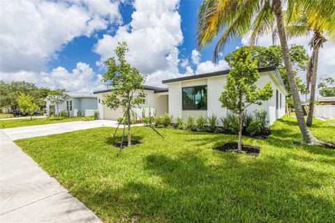 House in Fort Lauderdale, Florida 4 bedrooms, 222.97 sq.m. № 1834553 - photo 3