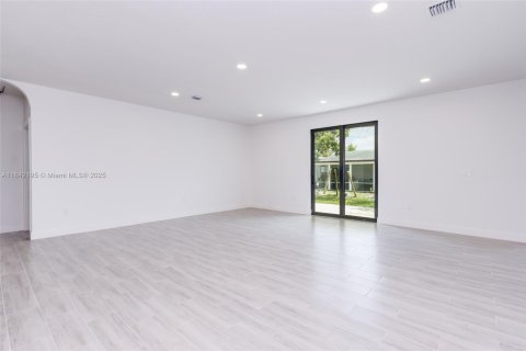 House in Fort Lauderdale, Florida 4 bedrooms, 222.97 sq.m. № 1834553 - photo 13