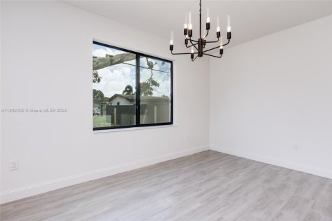 House in Fort Lauderdale, Florida 4 bedrooms, 222.97 sq.m. № 1834553 - photo 18