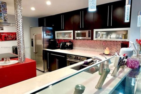 Apartamento en alquiler en Hialeah, Florida, 2 dormitorios, 102.75 m2 № 1950374 - foto 10