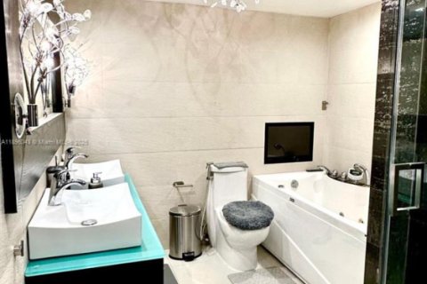 Apartamento en alquiler en Hialeah, Florida, 2 dormitorios, 102.75 m2 № 1950374 - foto 19