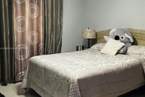 Apartamento en alquiler en Hialeah, Florida, 2 dormitorios, 102.75 m2 № 1950374 - foto 13