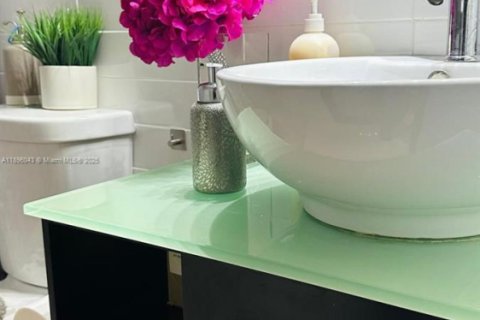 Apartamento en alquiler en Hialeah, Florida, 2 dormitorios, 102.75 m2 № 1950374 - foto 12