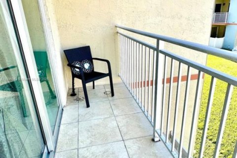 Apartamento en alquiler en Hialeah, Florida, 2 dormitorios, 102.75 m2 № 1950374 - foto 28