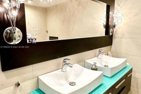 Apartamento en alquiler en Hialeah, Florida, 2 dormitorios, 102.75 m2 № 1950374 - foto 20