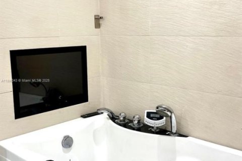 Apartamento en alquiler en Hialeah, Florida, 2 dormitorios, 102.75 m2 № 1950374 - foto 24