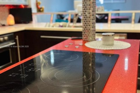 Apartamento en alquiler en Hialeah, Florida, 2 dormitorios, 102.75 m2 № 1950374 - foto 6