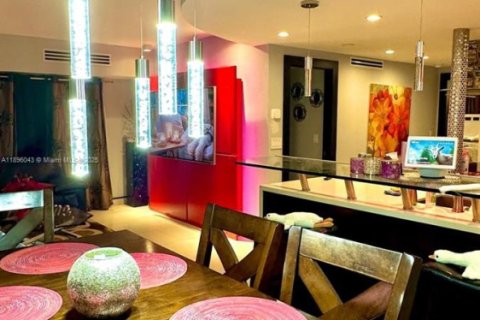 Apartamento en alquiler en Hialeah, Florida, 2 dormitorios, 102.75 m2 № 1950374 - foto 4